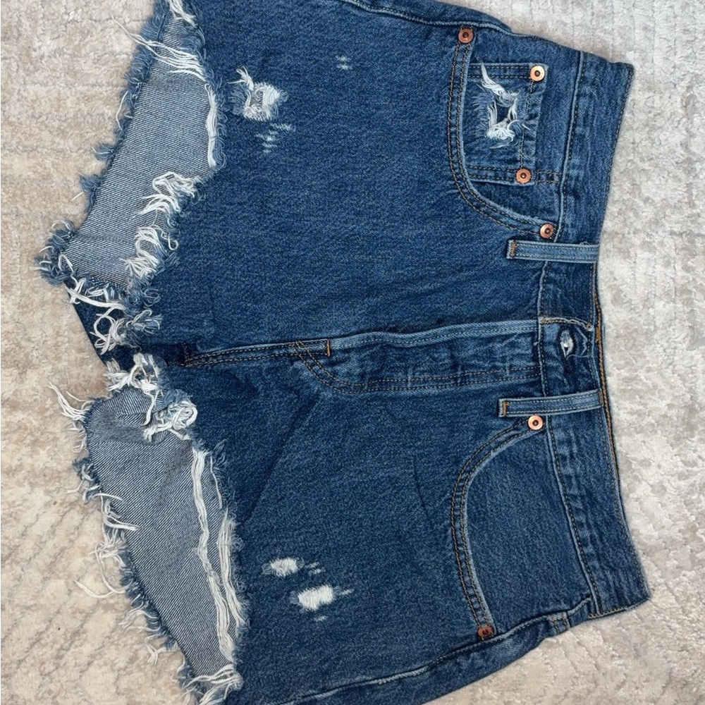 Levi’s 101 Distressed Women Shorts